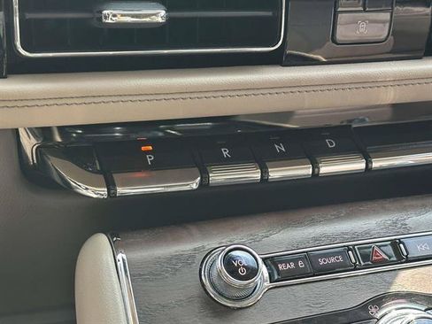 Certified 2022 Lincoln Aviator Reserve w/ Equipment Group 201A AWD/4WD image 18