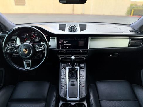 Used 2020 Porsche Macan Turbo image 28