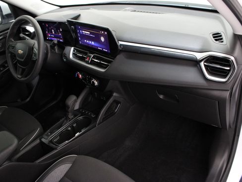 Used 2025 Chevrolet TrailBlazer LT w/ Driver Confidence Package FWD image 34
