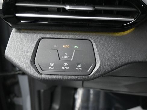 Used 2023 Volkswagen ID.4 Pro image 21