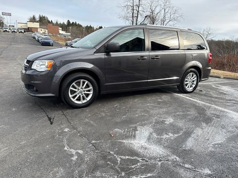 Used 2020 Dodge Grand Caravan SXT image 28