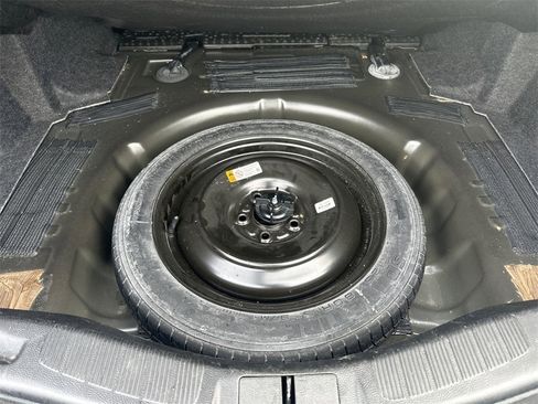 Used 2018 Ford Fusion SE image 48