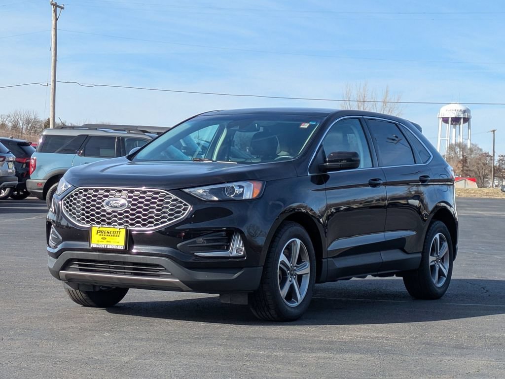 Used 2024 Ford Edge SEL w/ Convenience Package AWD/4WD image 3