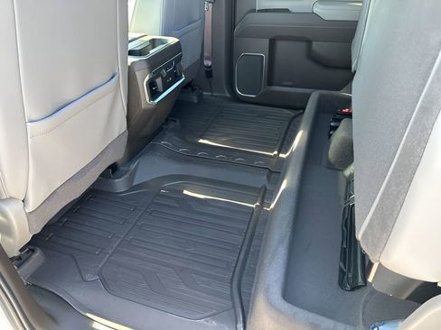 New 2026 GMC Sierra 1500 SLT image 19