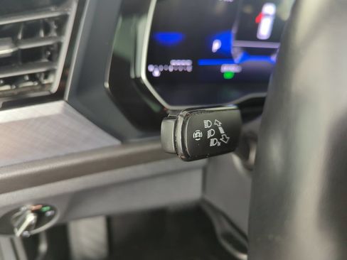 Used 2024 Volkswagen Jetta SE FWD image 20