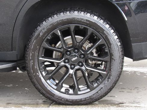 Used 2022 GMC Yukon SLE AWD/4WD image 36