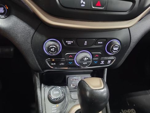 Used 2018 Jeep Cherokee Limited AWD/4WD image 11