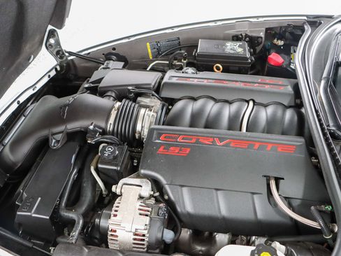 Used 2009 Chevrolet Corvette Coupe w/ Z51 Performance Package RWD image 25