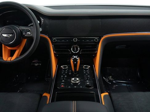 Used 2025 Bentley Flying Spur Plug-In Hybrid image 32