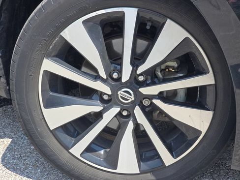 Used 2023 Nissan Sentra SV w/ SV Premium Package FWD image 7