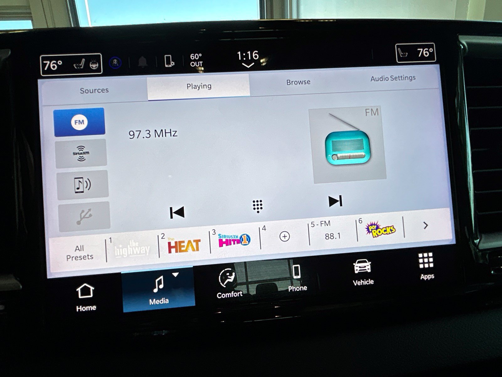 Used 2024 Chrysler Pacifica Touring-L FWD image 28