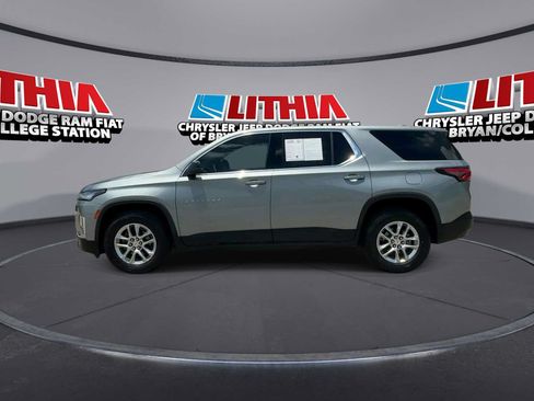 Used 2023 Chevrolet Traverse LS FWD image 5