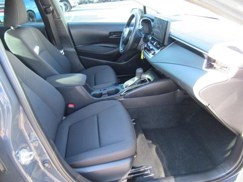 Used 2025 Toyota Corolla LE FWD image 10
