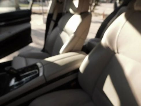 Used 2012 BMW 750Li xDrive image 38