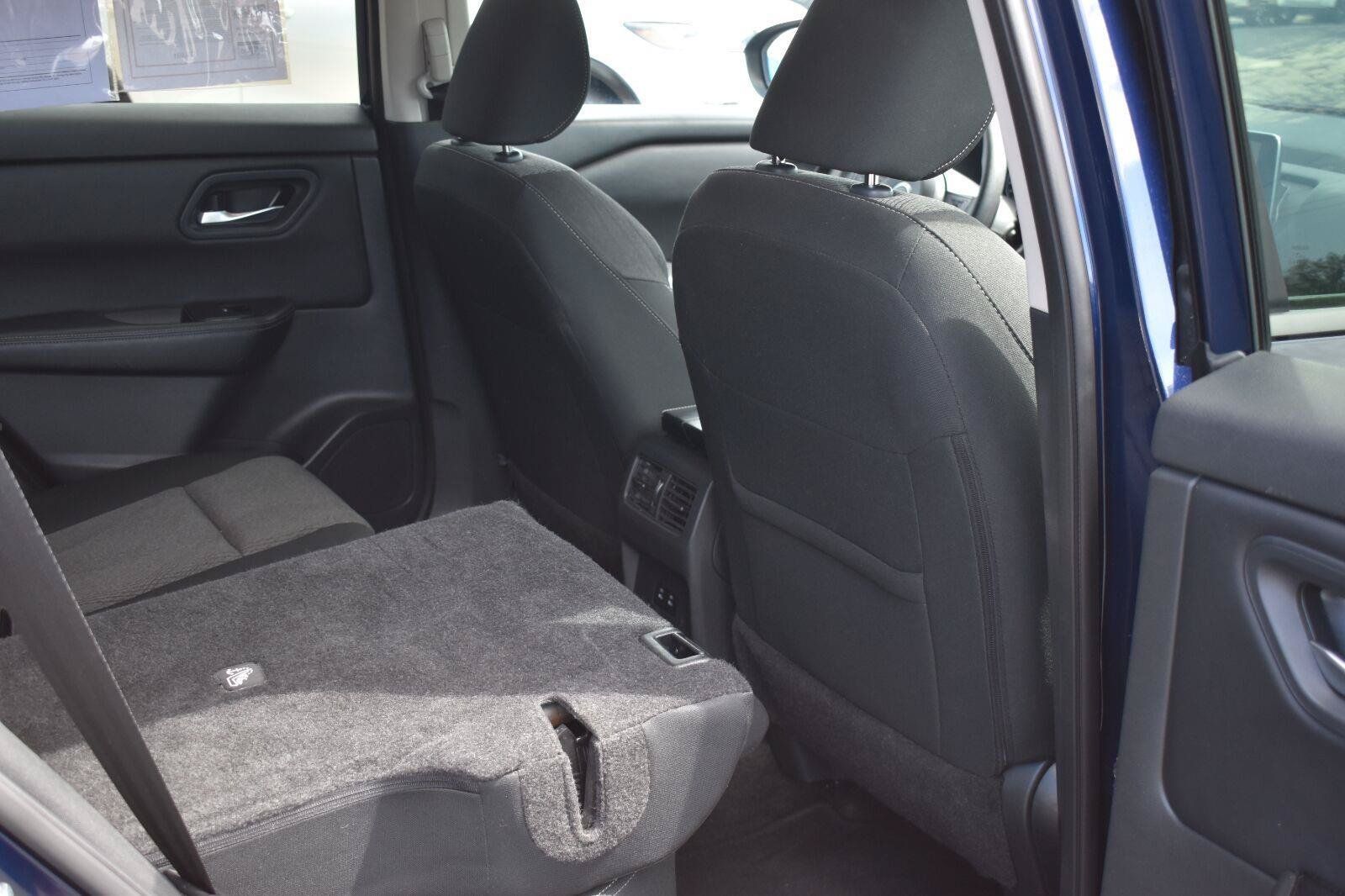 Used 2024 Nissan Rogue SV AWD/4WD image 11