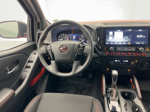 Used 2025 Nissan Frontier PRO-4X w/ Pro Convenience Package image 25