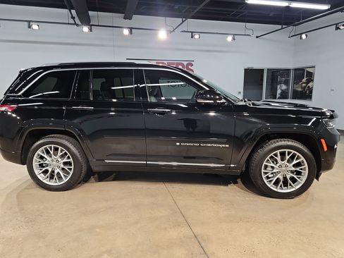 Used 2022 Jeep Grand Cherokee Summit AWD/4WD image 8
