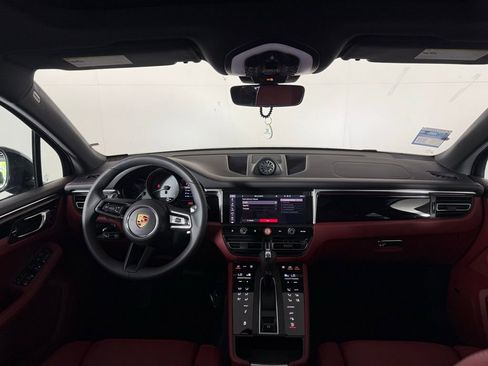 Certified 2025 Porsche Macan S image 21