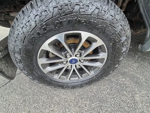 Used 2018 Ford F150 XLT w/ Equipment Group 302A Luxury image 9