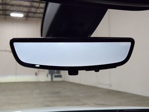 Used 2023 Chevrolet Traverse RS image 37