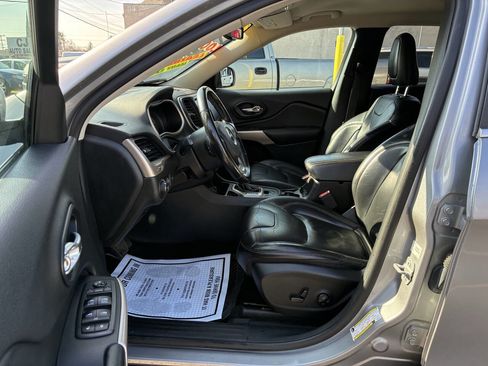 Used 2018 Jeep Cherokee Limited image 3