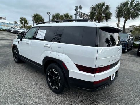 Used 2025 Hyundai Santa Fe SEL FWD image 5