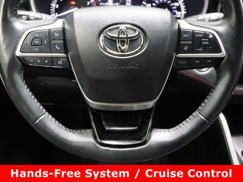 Used 2022 Toyota Highlander XSE image 25