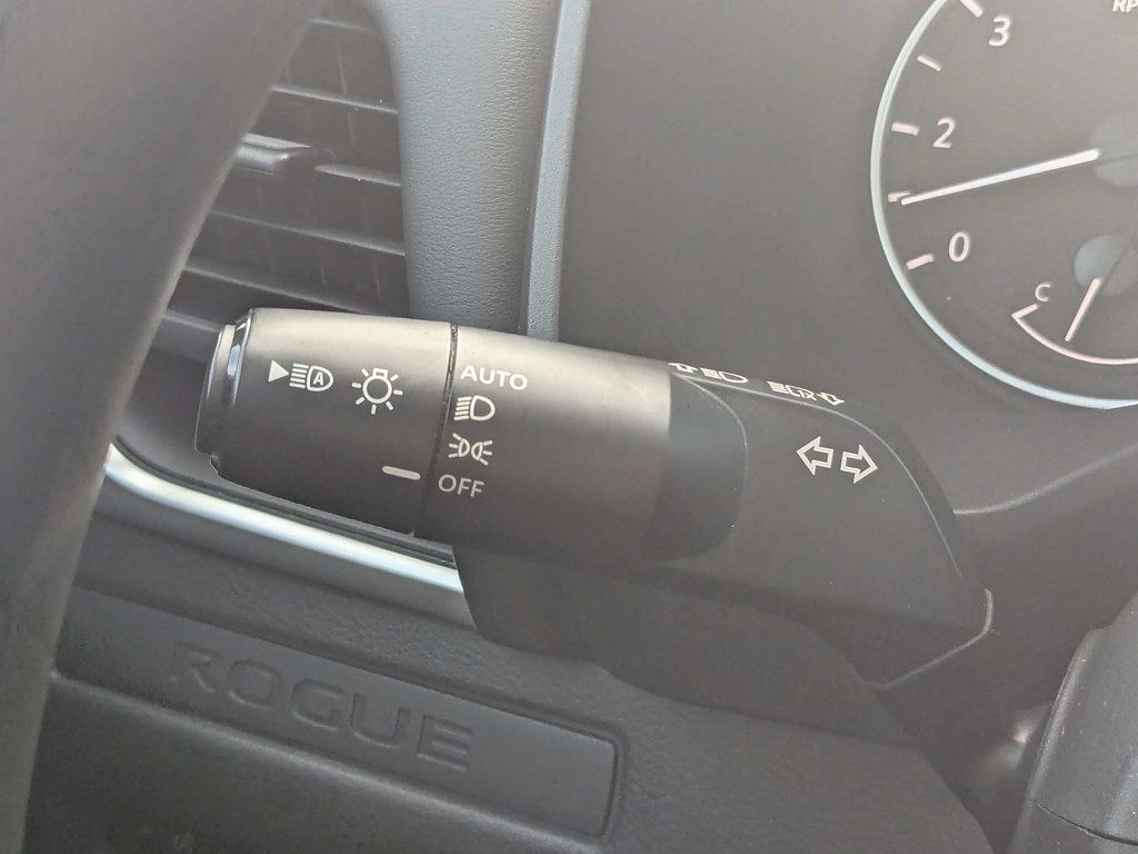 Used 2024 Nissan Rogue S AWD/4WD image 26