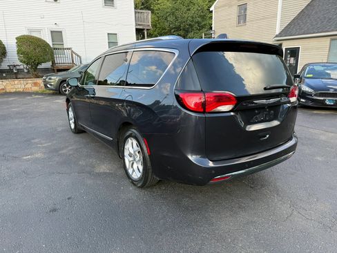 Used 2020 Chrysler Pacifica Limited FWD image 5