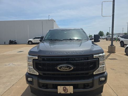 Used 2022 Ford F250 XLT w/ Black Appearance Package AWD/4WD image 2