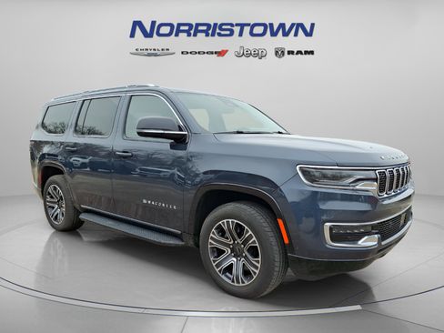 Used 2025 Jeep Wagoneer 4WD w/ Premium Group I image 1