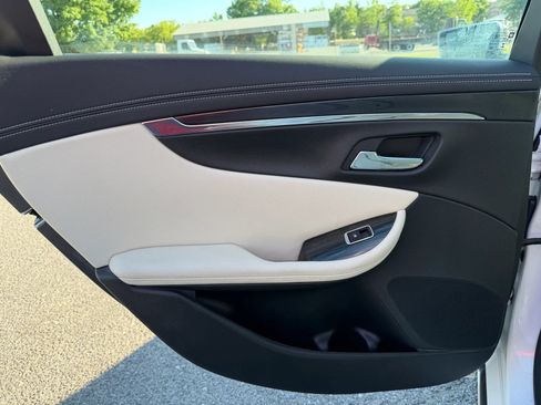 Used 2018 Chevrolet Impala LT w/ Sunroof and Spoiler Package FWD image 25