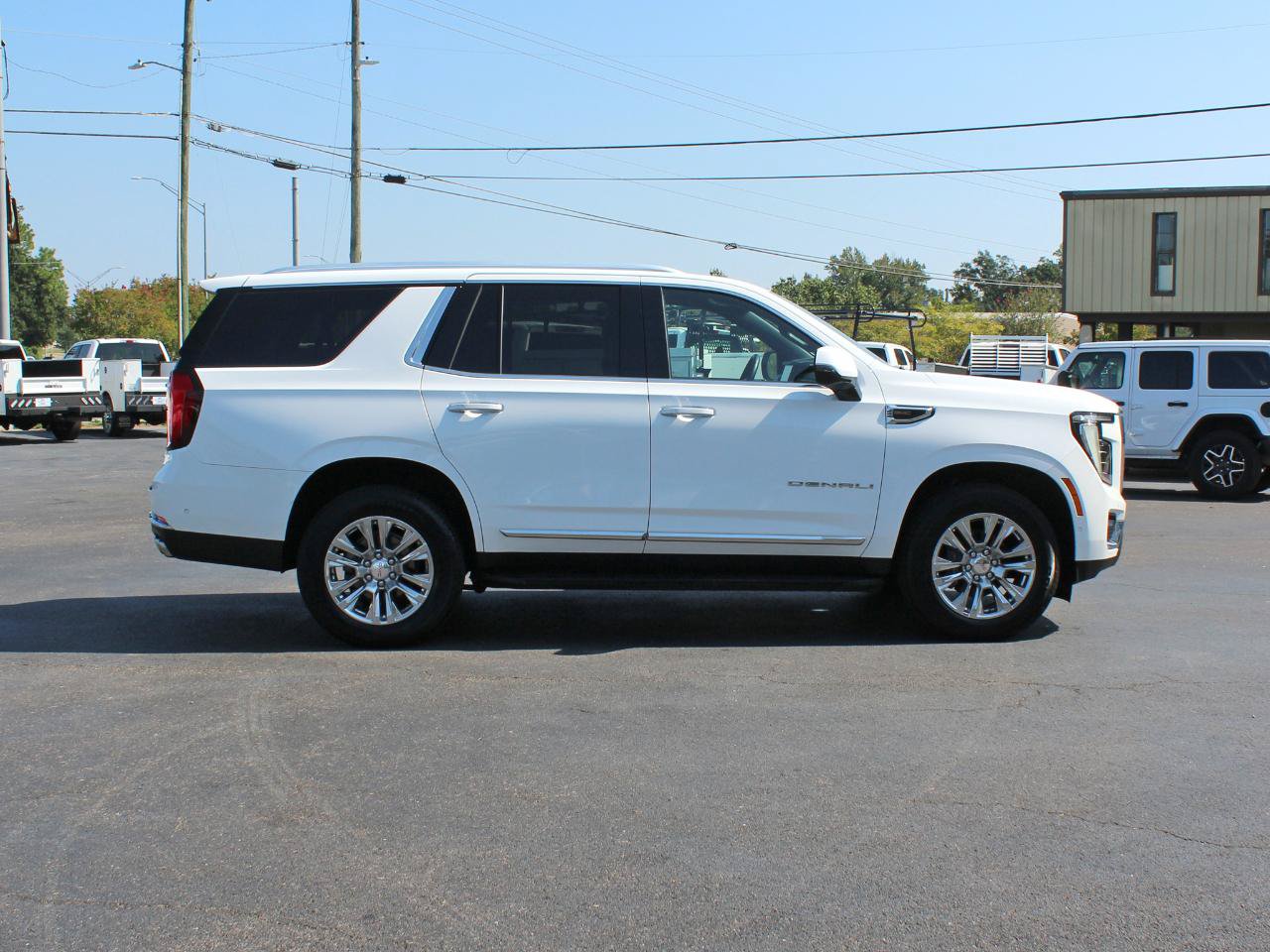 Used 2025 GMC Yukon Denali AWD/4WD image 7