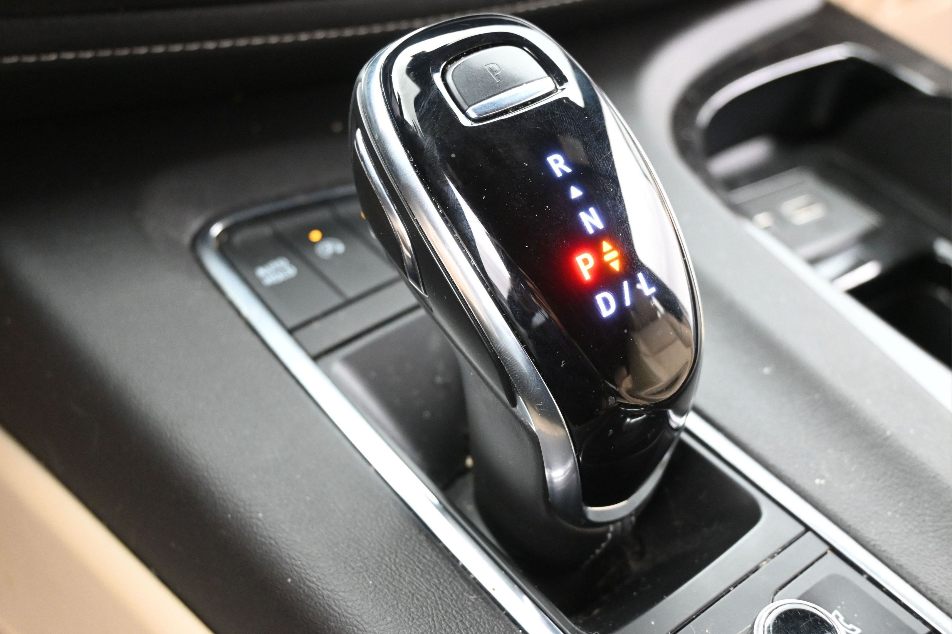Used 2023 Cadillac Escalade Premium Luxury AWD/4WD image 18