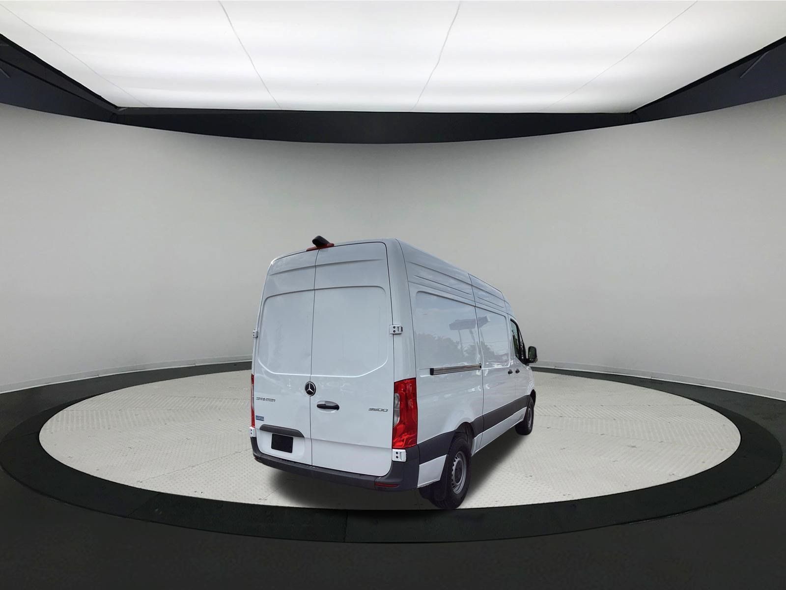 Used 2024 Mercedes-Benz Sprinter 2500 w/ Acoustic Package image 8