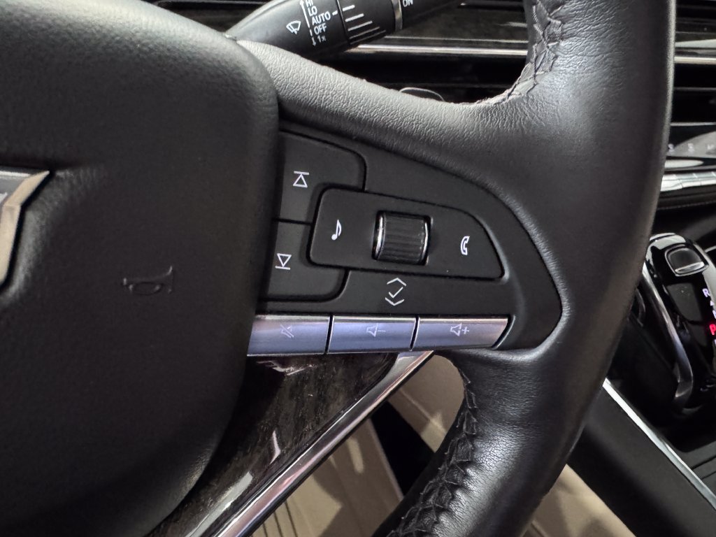 Certified 2024 Cadillac Escalade ESV Premium Luxury w/ Performance Package AWD/4WD image 19