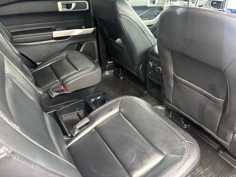 Used 2021 Ford Explorer XLT w/ Equipment Group 202A image 12