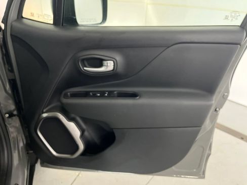 Used 2023 Jeep Renegade Latitude AWD/4WD image 28
