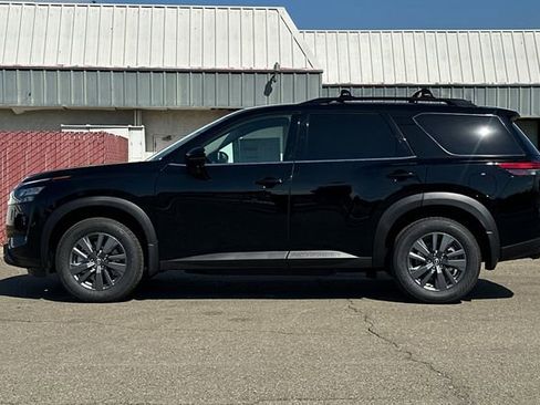 New 2025 Nissan Pathfinder SV image 7
