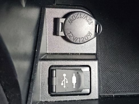 Used 2015 Toyota Camry LE image 14