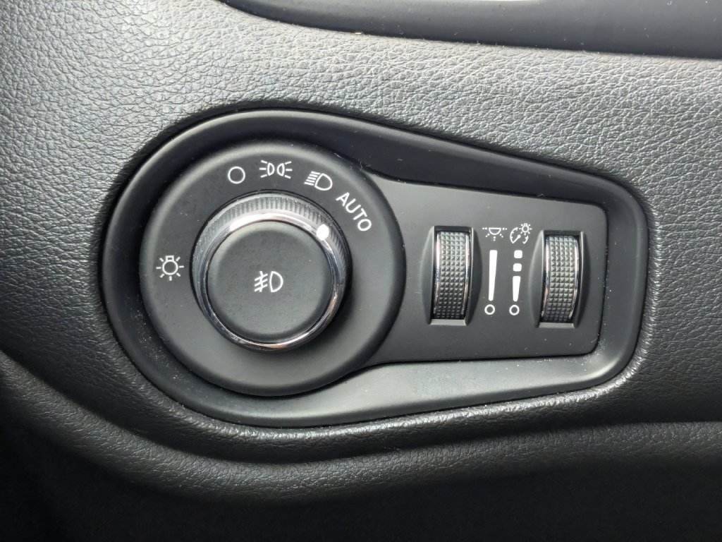 Used 2017 Jeep Renegade Trailhawk w/ Safety & Security Group AWD/4WD image 30