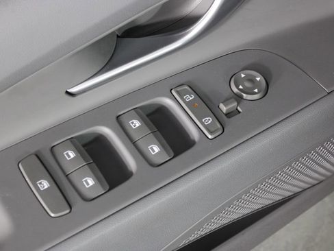 Certified 2025 Hyundai Elantra SEL image 22