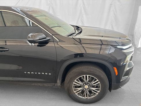 Used 2024 Chevrolet Traverse LT FWD image 9