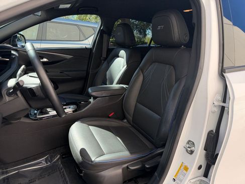 Used 2025 Buick Envista Sport Touring image 21