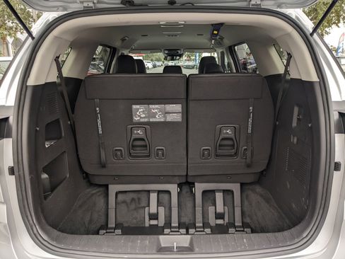 Certified 2023 Kia Carnival LX image 10