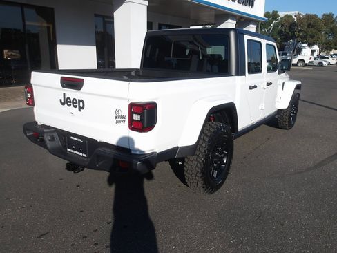 New 2025 Jeep Gladiator Willys image 8