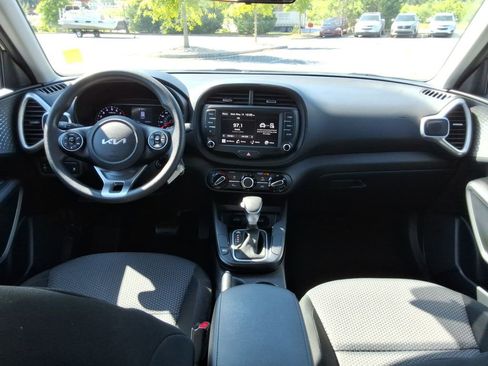 Used 2022 Kia Soul LX FWD image 19