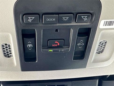 Used 2025 Toyota Camry XLE image 40