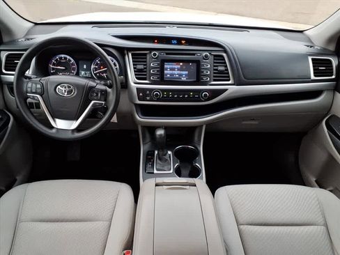 Used 2015 Toyota Highlander LE image 11