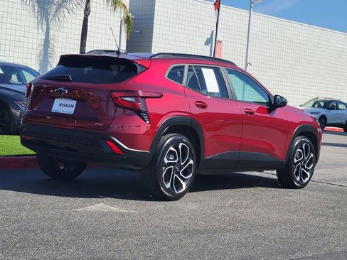 Used 2024 Chevrolet Trax RS w/ Sunroof Package image 2